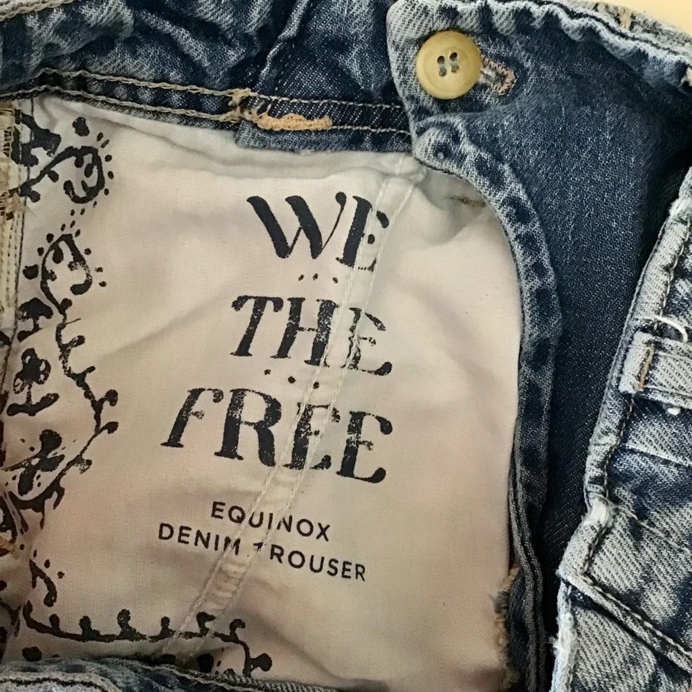 We The Free Size 27 Equinox Light Blue Jeans Denim Trousers Baggy Distressed - Picture 6 of 6